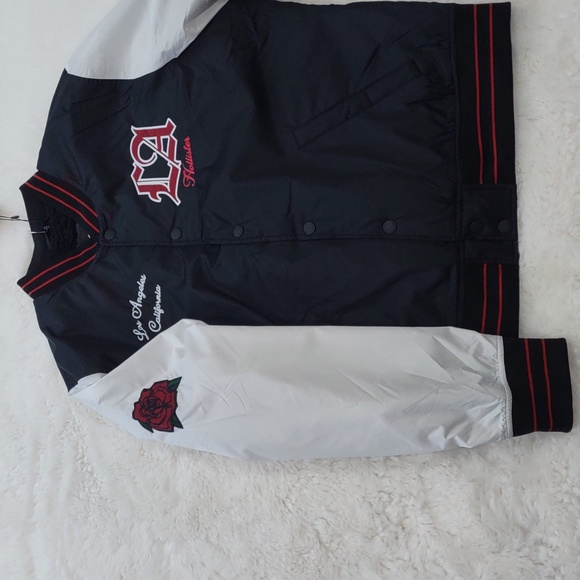 HOLLISTER COZY VARSITY JACKET. - Picture 13 of 17